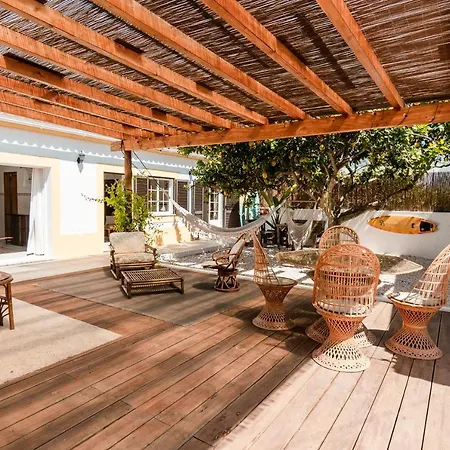 Lemontree Eco Surfhouse Pensión *