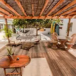 Lemontree Eco Surfhouse בית הארחה *